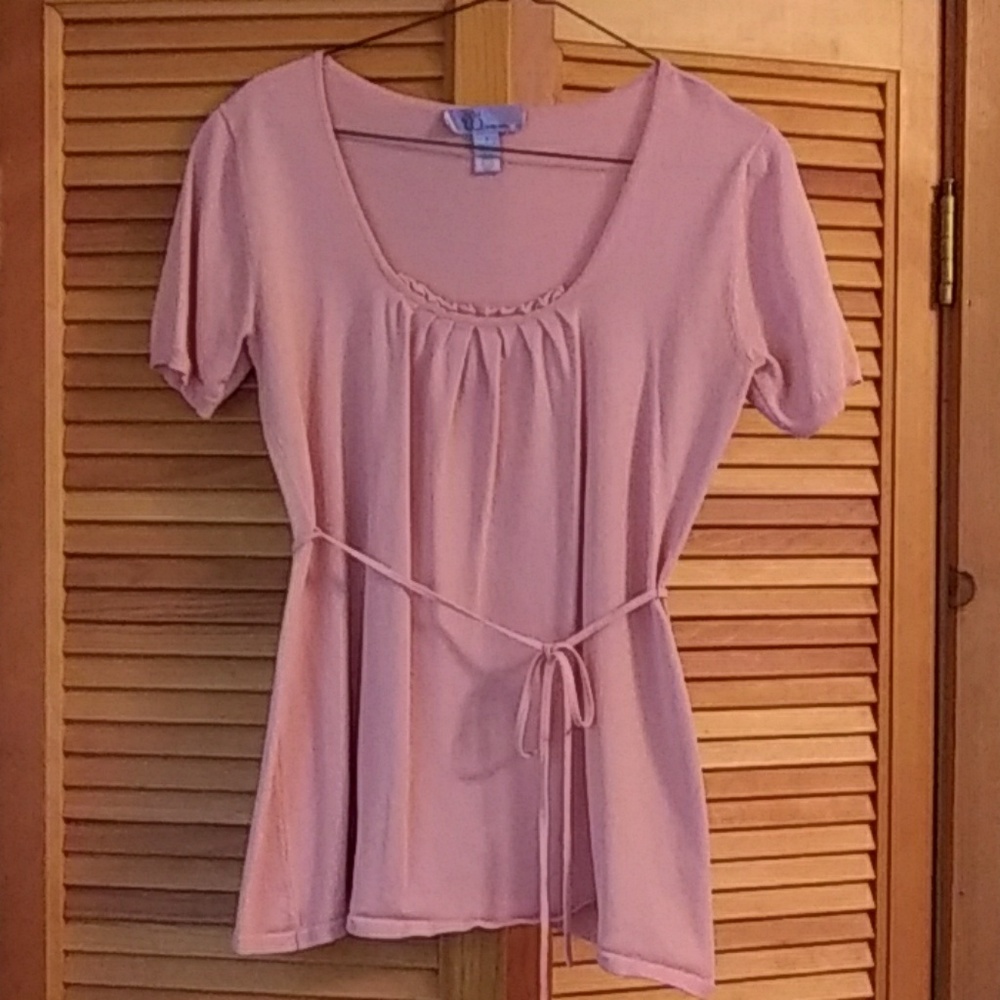 Scoop neck top, small, salmon/peach colored
